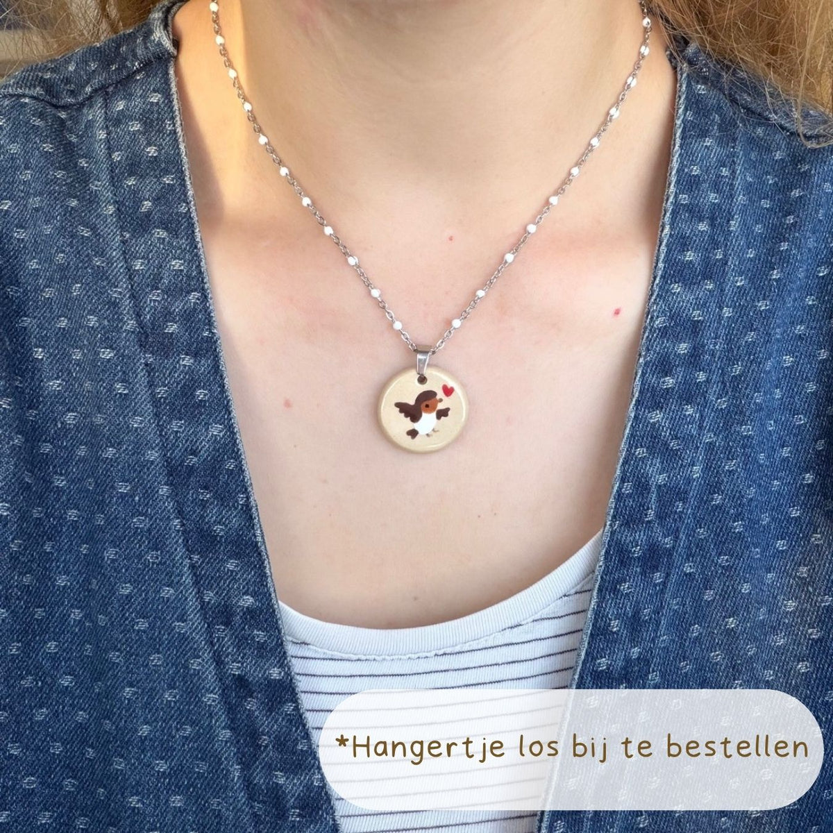 Ketting met witte bolletjes